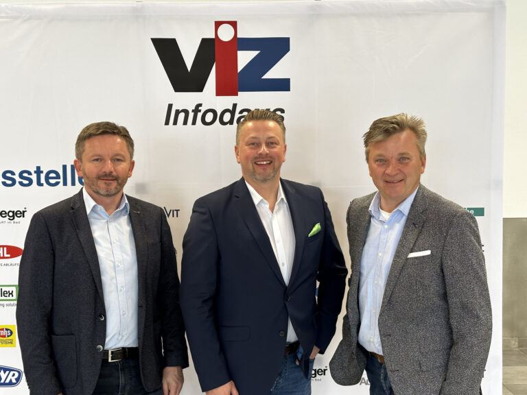 Gruppenbild mit A. Berger (LIM Stmk), Alexander Sollböck (Obmann VIZ) und Robert Pichler (TBH Pichler) auf den VIZ Infodays 2023 in Graz